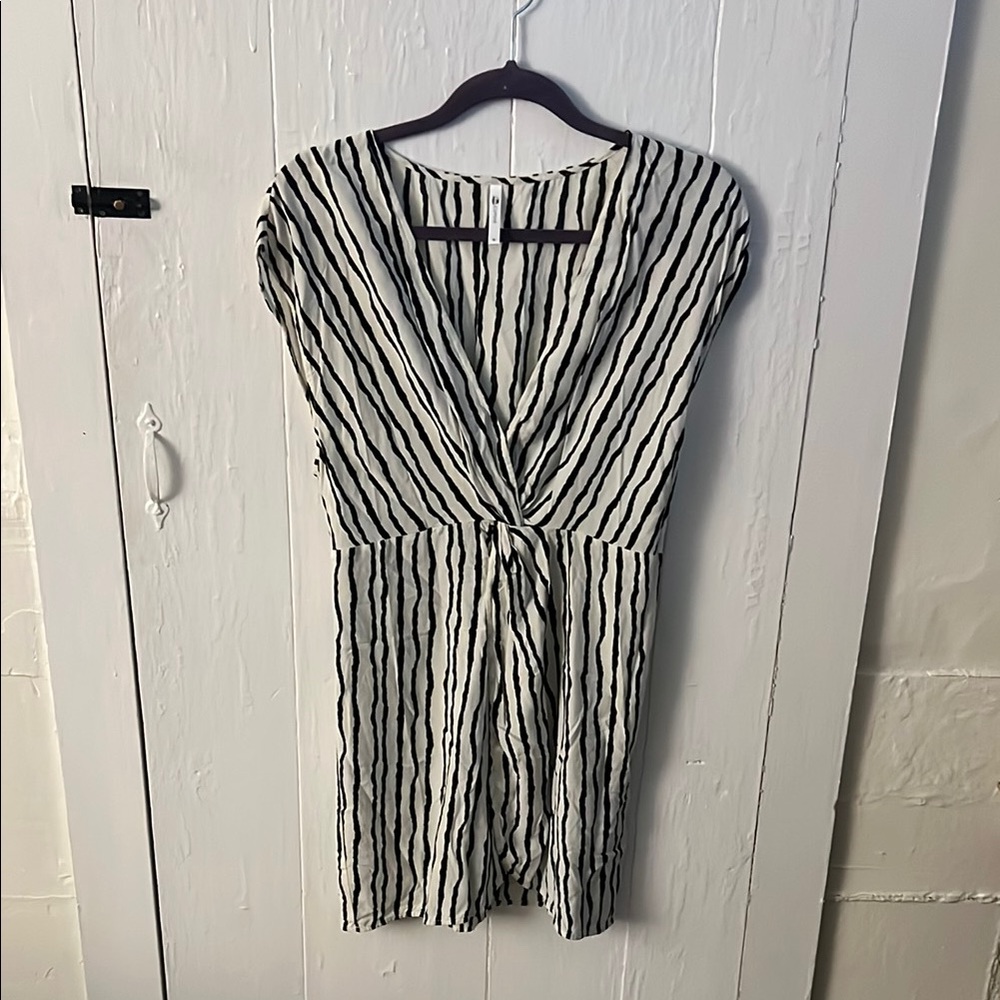 Cupshe Black and White Sheath Coverup with Plunge Neckline